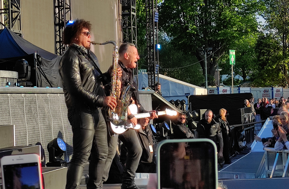 Jake Clemons i Bruce Springsteen, Dublin 9.05.2023. Fot. Markos