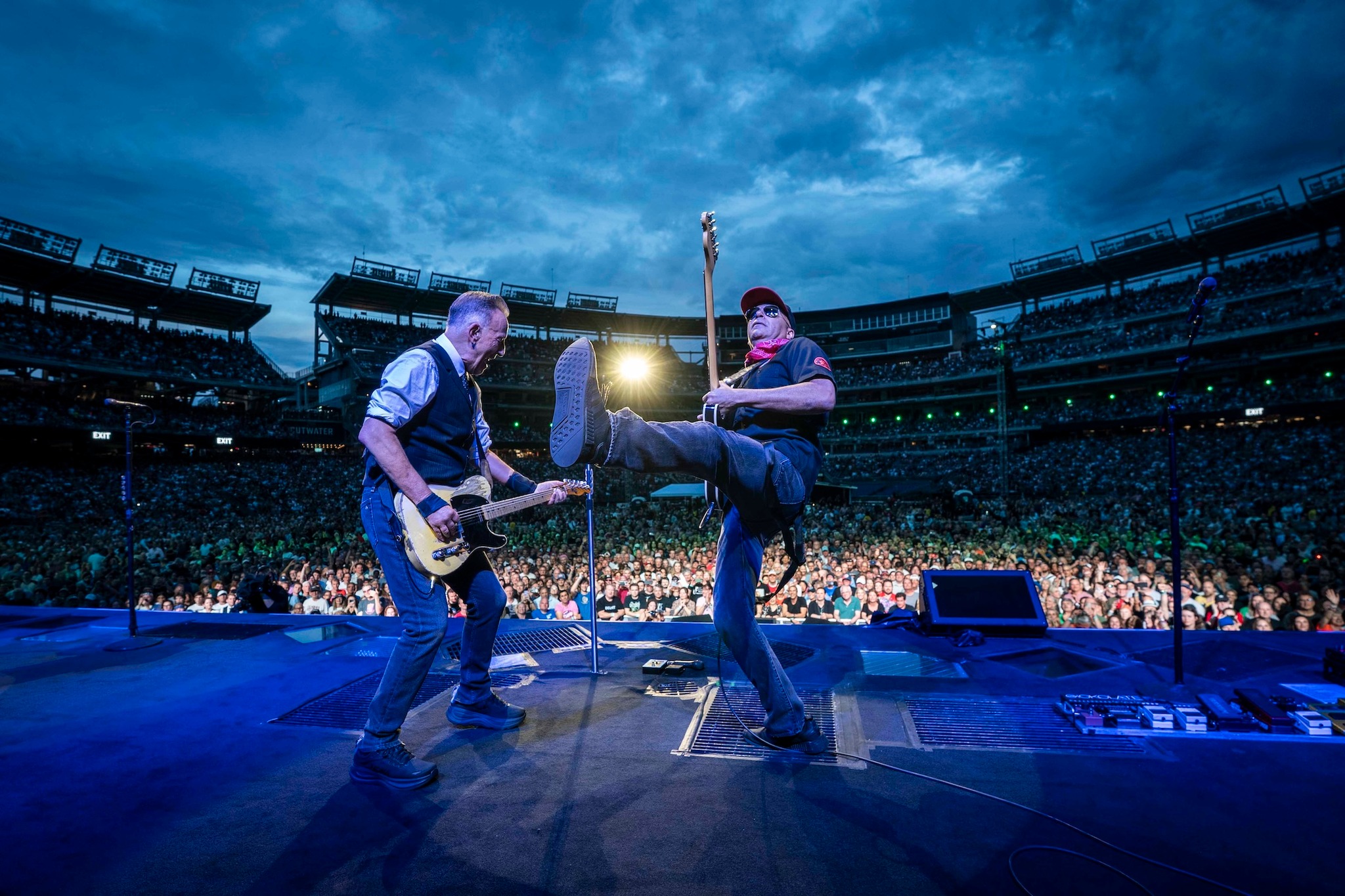 Bruce Springsteen i Tom Morello. fot. Rob DeMartin